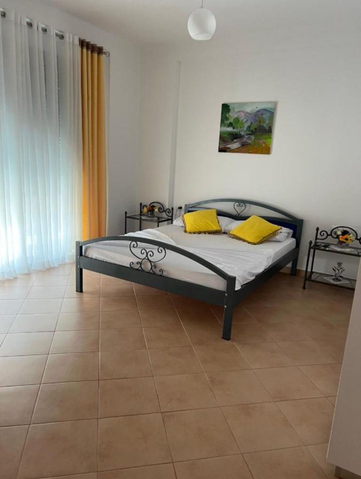 Apartament me qira 2+1+2 – Rruga e Çipajve, Vlorë