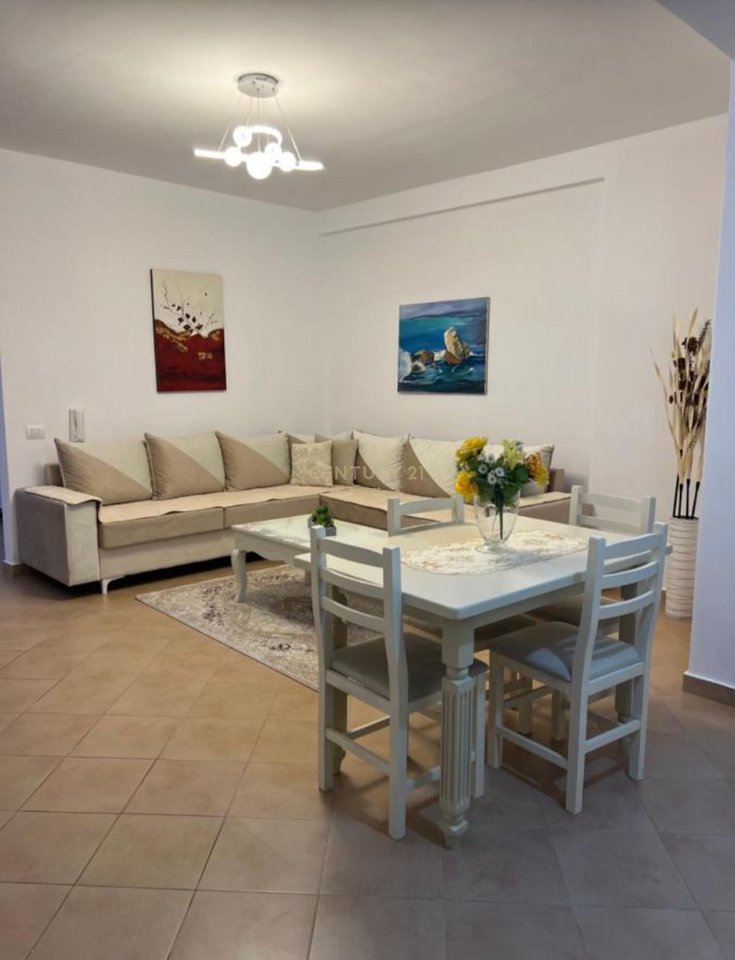 Apartament me qira 2+1+2 – Rruga e Çipajve, Vlorë