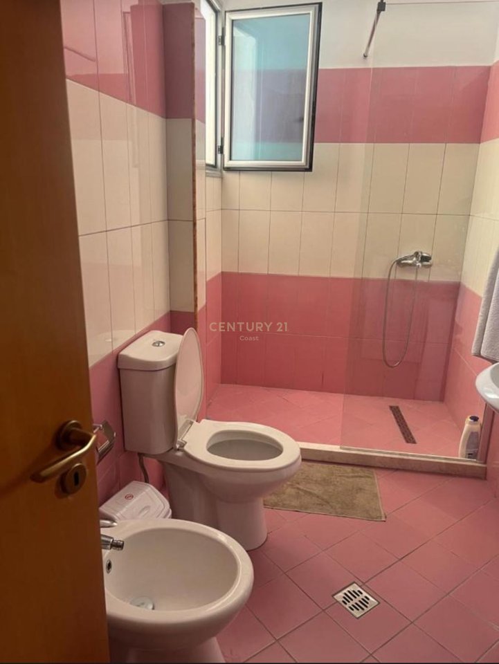 Apartament me qira 2+1+2 – Rruga e Çipajve, Vlorë
