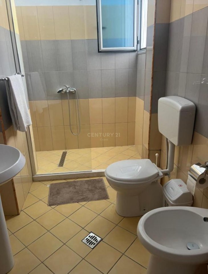 Apartament me qira 2+1+2 – Rruga e Çipajve, Vlorë