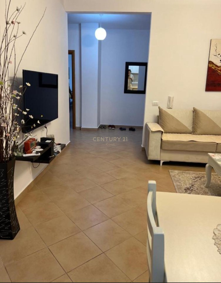 Apartament me qira 2+1+2 – Rruga e Çipajve, Vlorë