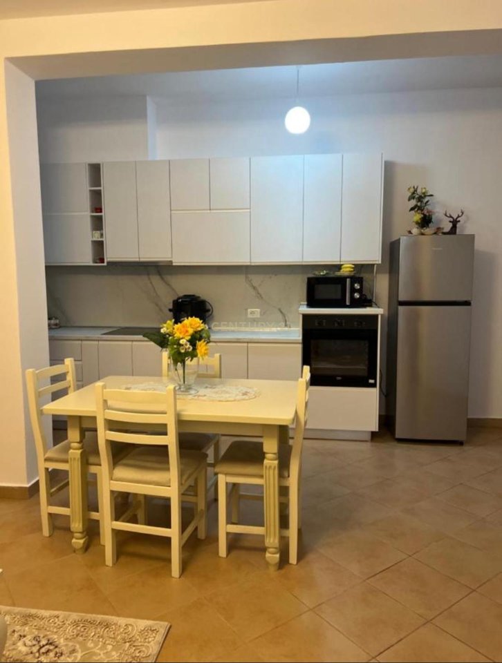 Apartament me qira 2+1+2 – Rruga e Çipajve, Vlorë
