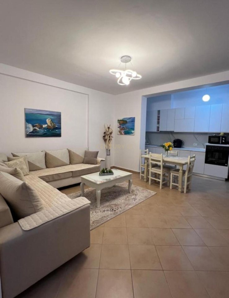 Apartament me qira 2+1+2 – Rruga e Çipajve, Vlorë