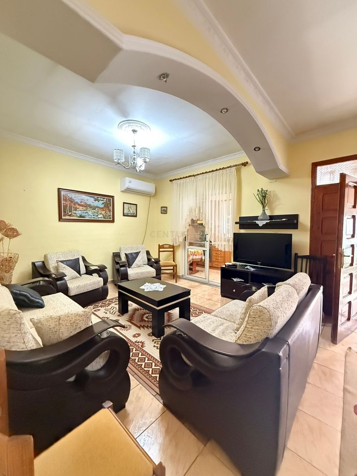 SHITET SHTEPI PRIVATE TE LAGJA "15 TETORI" VLORE!!!