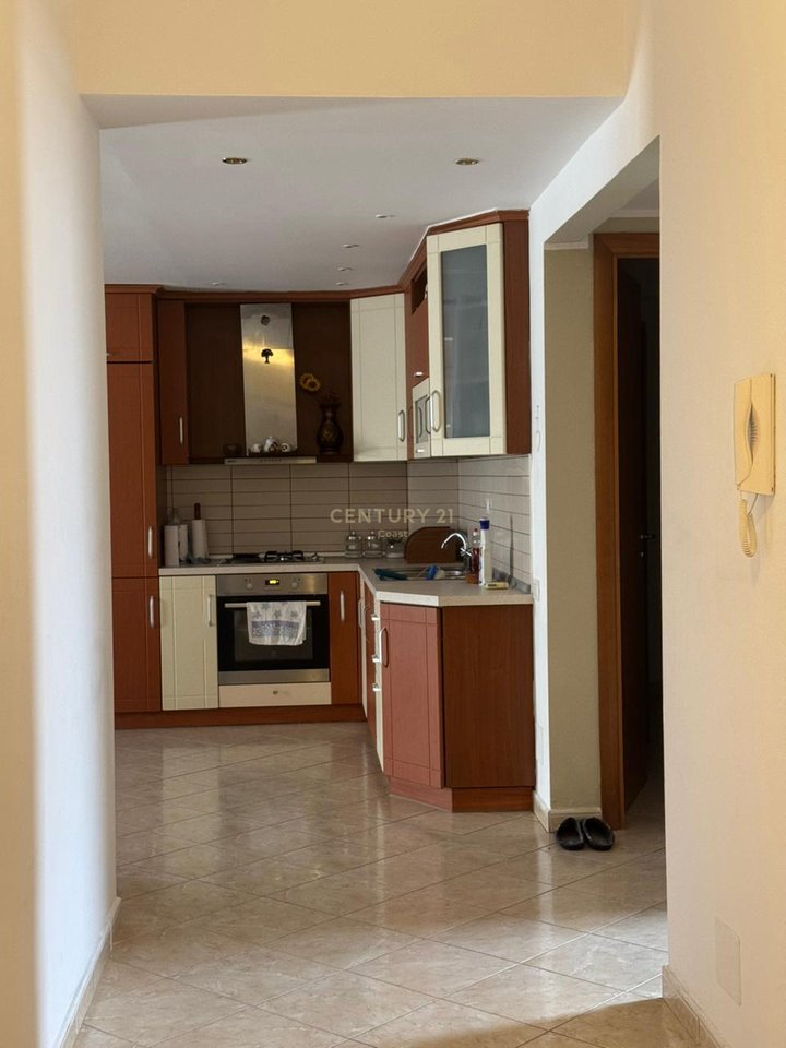 JEPET ME QIRA APARTAMENT 2+2 NE LUNGOMARE PRANE KONSULLATES ITALIANE,VLORE!!!