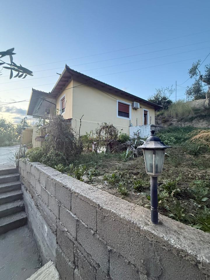 SHITET SHTËPI PRIVATE NË AFËRSI TË FSHATIT KANINË, VLORË!!!