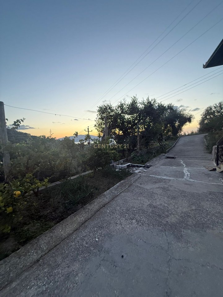 SHITET SHTËPI PRIVATE NË AFËRSI TË FSHATIT KANINË, VLORË!!!