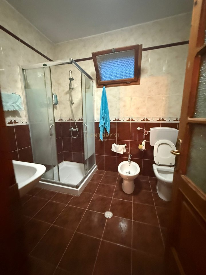 SHITET SHTËPI PRIVATE NË AFËRSI TË FSHATIT KANINË, VLORË!!!