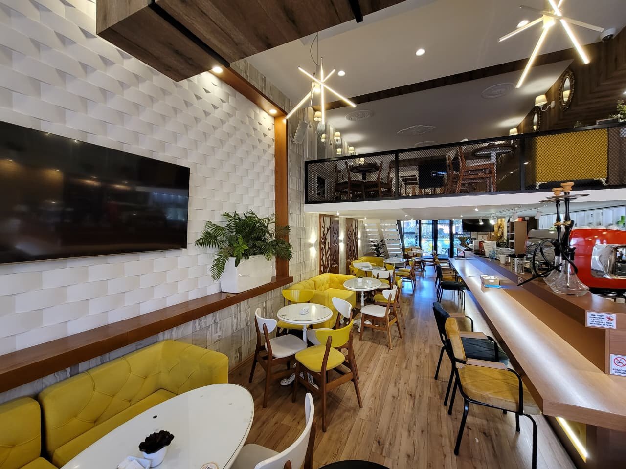 AMBIENT KOMERCIAL PER SHITJE PRANE GJIMNAZIT PARTIZANI!