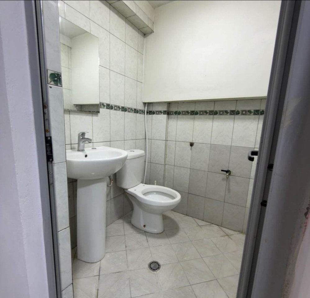 Locale Commerciale 1+1 in Affitto a Fresku, Tirana - 300€ | 60 m²