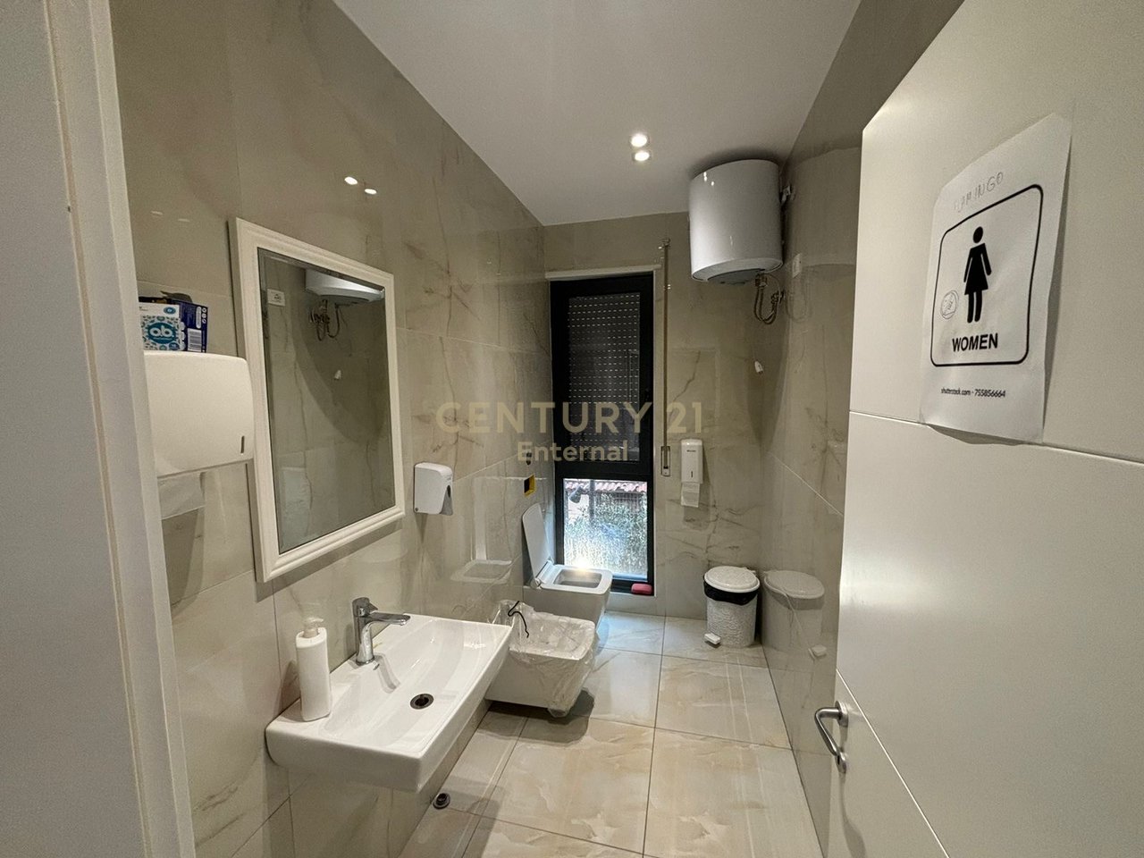 Office space for rent plus 4 parking spots