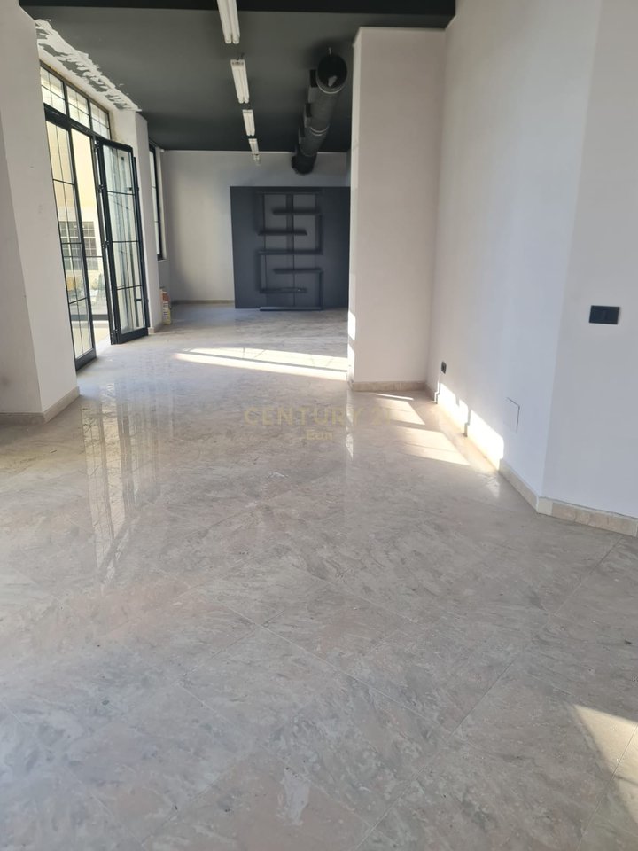Ambienti Komercial për Qira në Zonën e Vollgës, Durrës - 600€ !