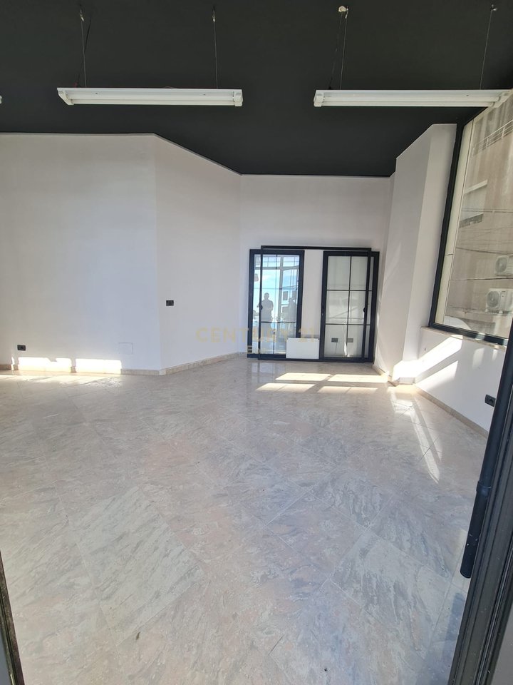 Ambienti Komercial për Qira në Zonën e Vollgës, Durrës - 600€ !
