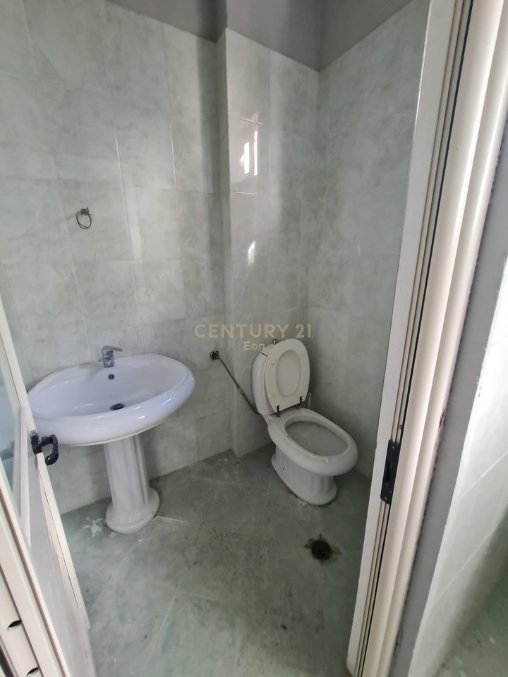 Ambienti Komercial për Qira në Zonën e Vollgës, Durrës - 600€ !