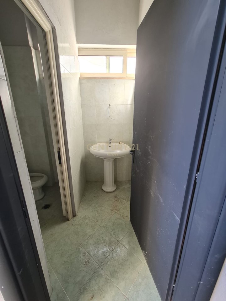 Ambient Komercial për Shitje në Vollga, Durrës !