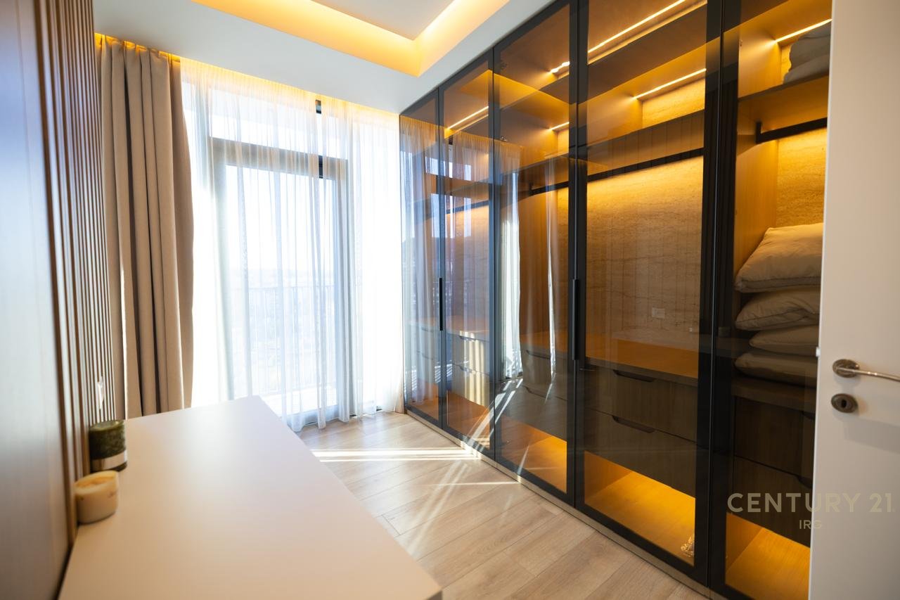 VISTA LAGO, APPARTAMENTO IN VENDITA SU TUTTO IL PIANO!