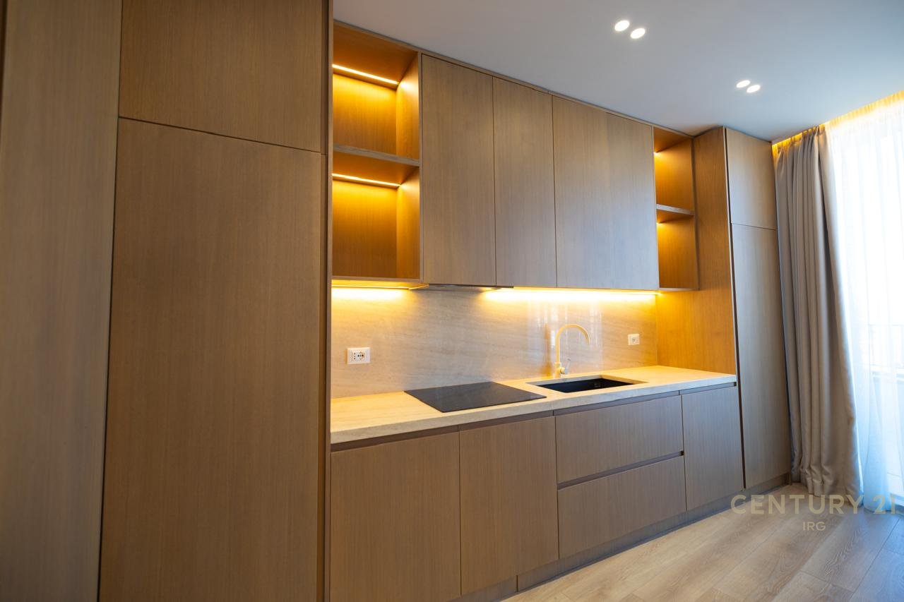 VISTA LAGO, APPARTAMENTO IN VENDITA SU TUTTO IL PIANO!