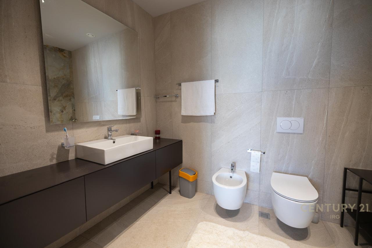 VISTA LAGO, APPARTAMENTO IN VENDITA SU TUTTO IL PIANO!