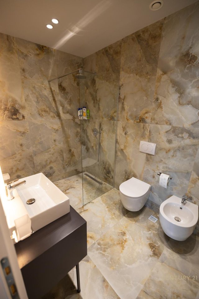 VISTA LAGO, APPARTAMENTO IN VENDITA SU TUTTO IL PIANO!