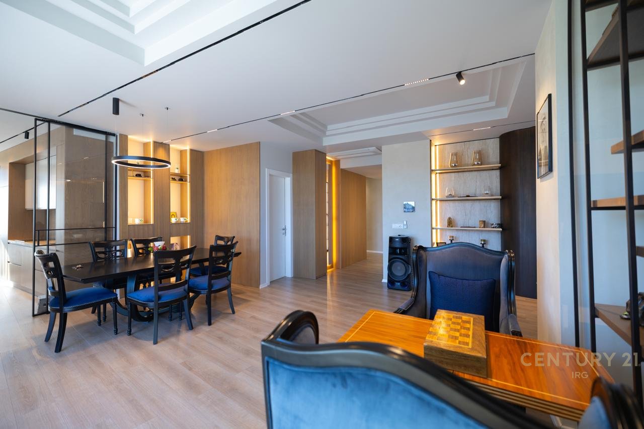 VISTA LAGO, APPARTAMENTO IN VENDITA SU TUTTO IL PIANO!