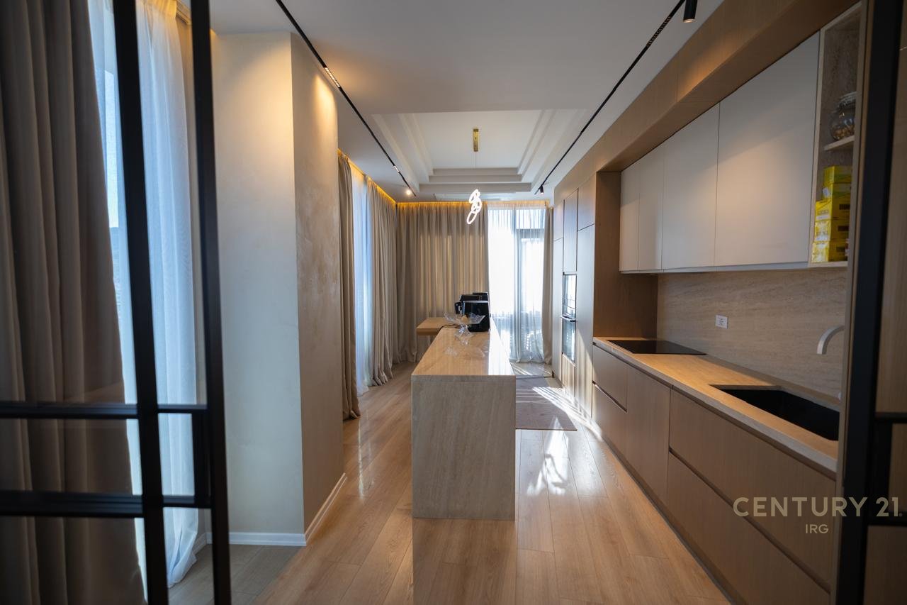 VISTA LAGO, APPARTAMENTO IN VENDITA SU TUTTO IL PIANO!