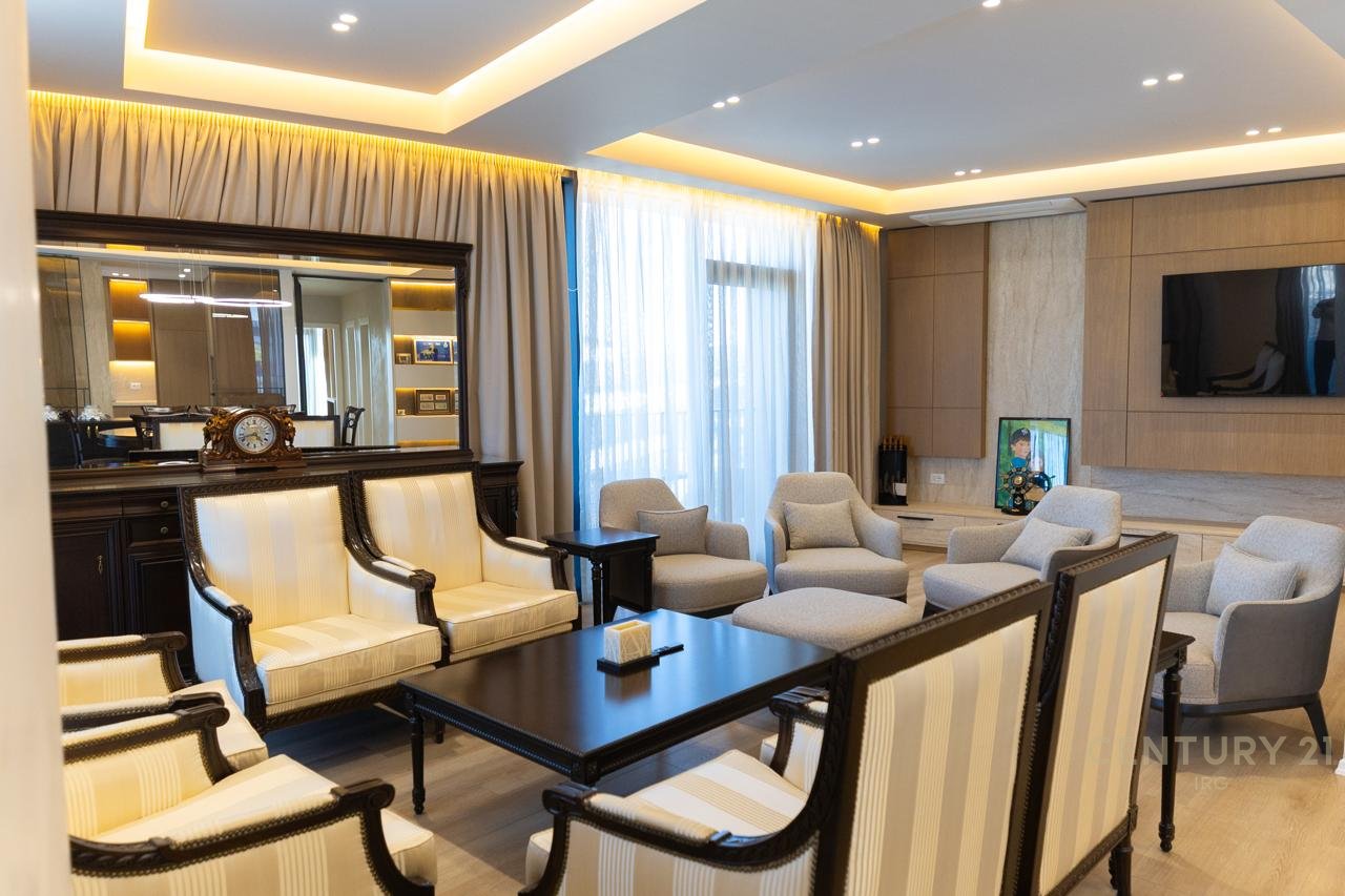 VISTA LAGO, APPARTAMENTO IN VENDITA SU TUTTO IL PIANO!