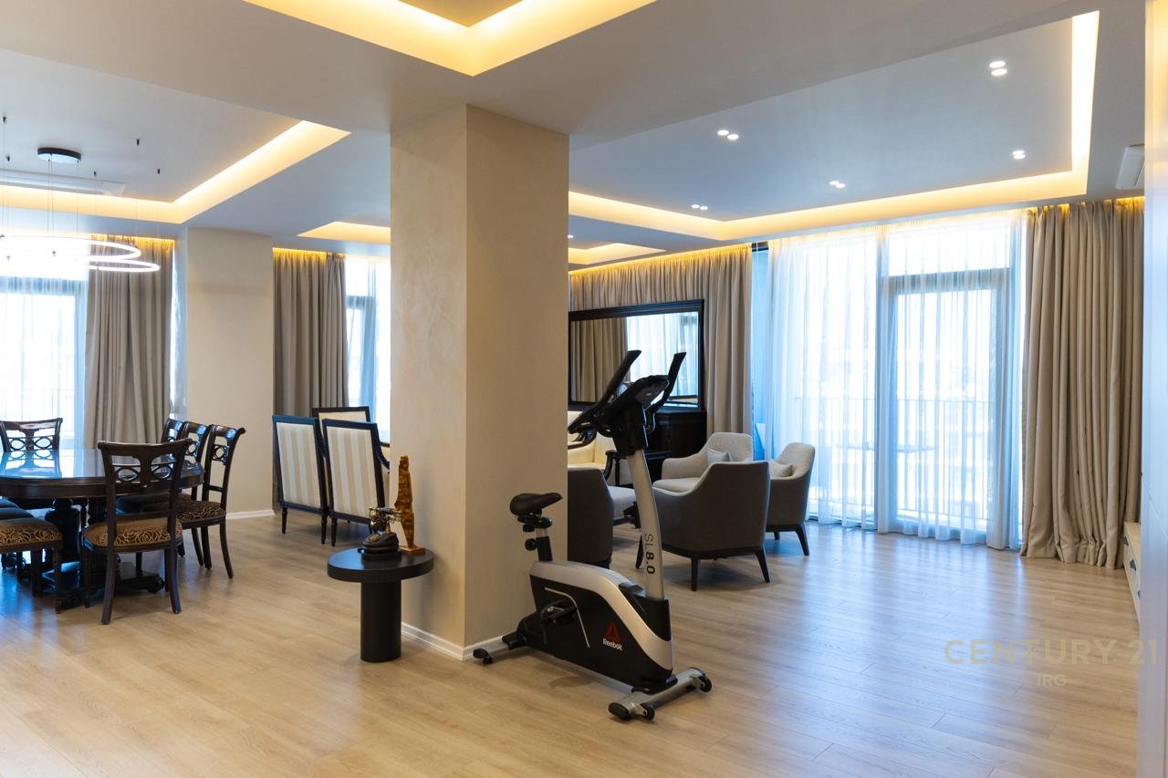 VISTA LAGO, APPARTAMENTO IN VENDITA SU TUTTO IL PIANO!