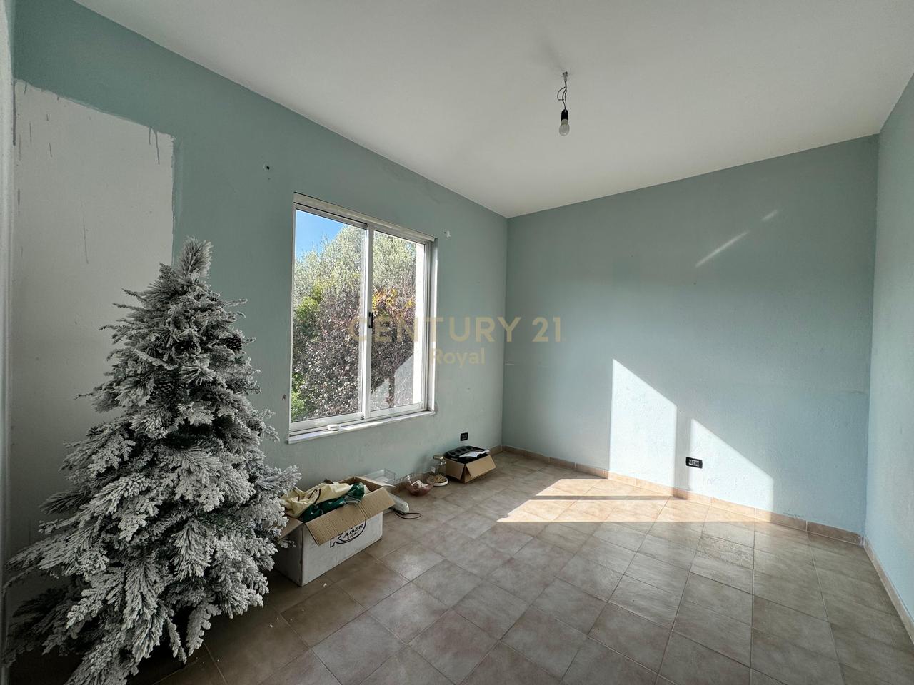 Villa in vendita vicino all'Ospedale Regionale di Durrës - €280.000 | 480 m²