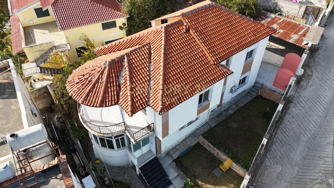 Villa in vendita vicino all'Ospedale Regionale di Durrës - €280.000 | 480 m²