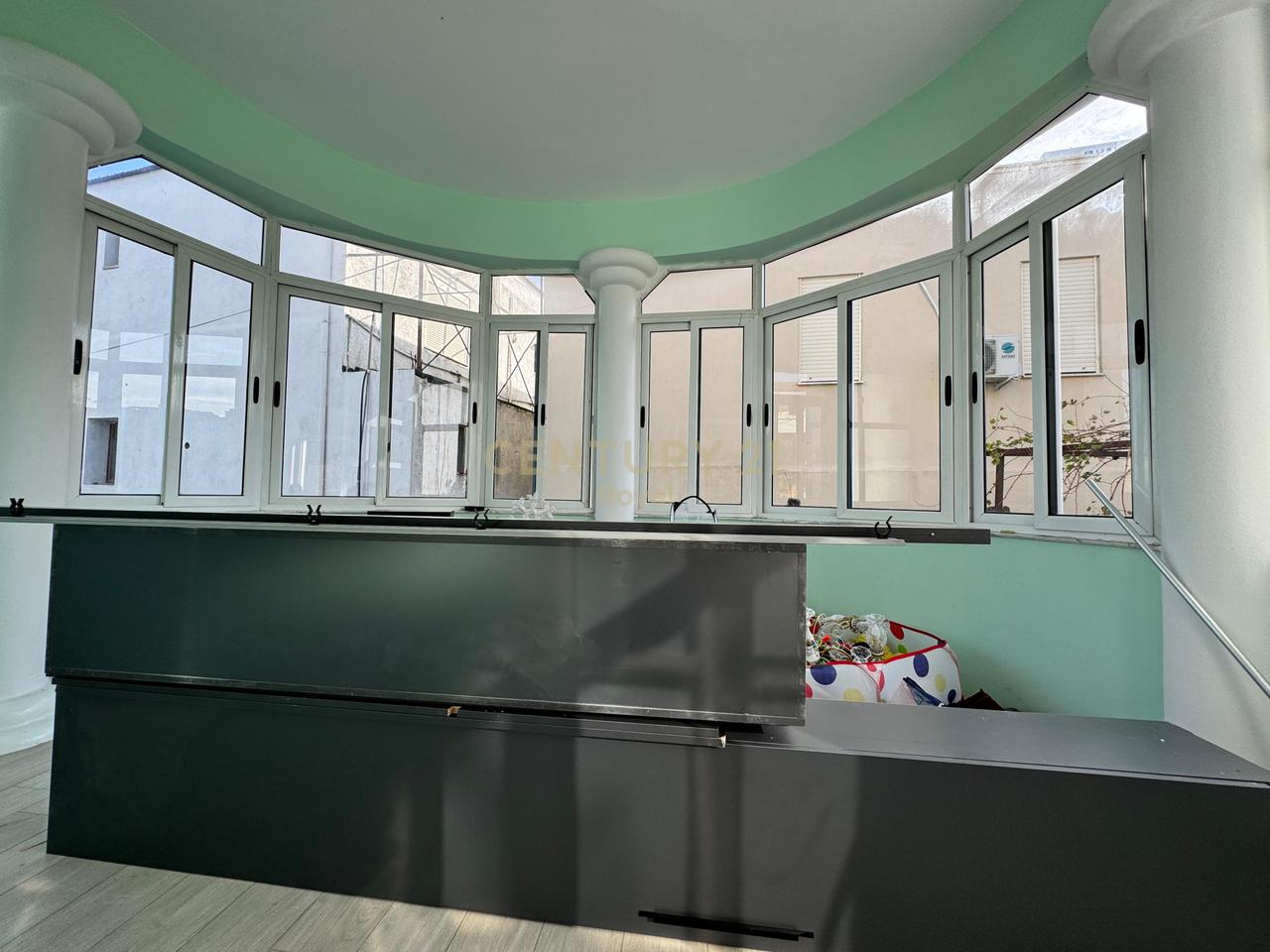 Villa in vendita vicino all'Ospedale Regionale di Durrës - €280.000 | 480 m²