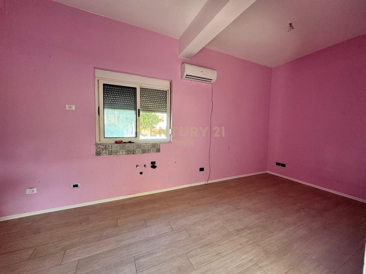 Villa in vendita vicino all'Ospedale Regionale di Durrës - €280.000 | 480 m²