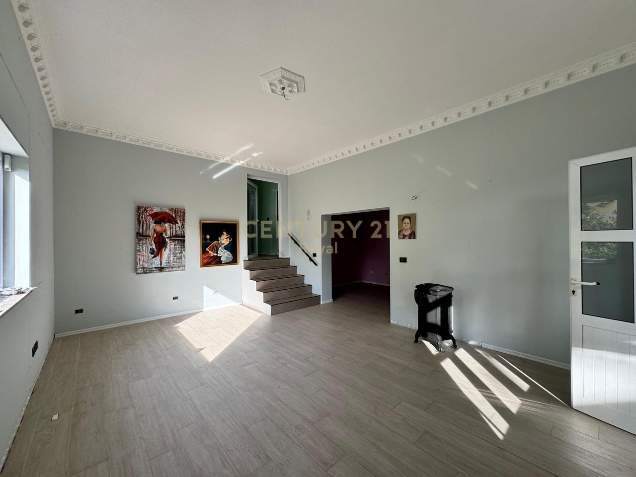 Villa in vendita vicino all'Ospedale Regionale di Durrës - €280.000 | 480 m²