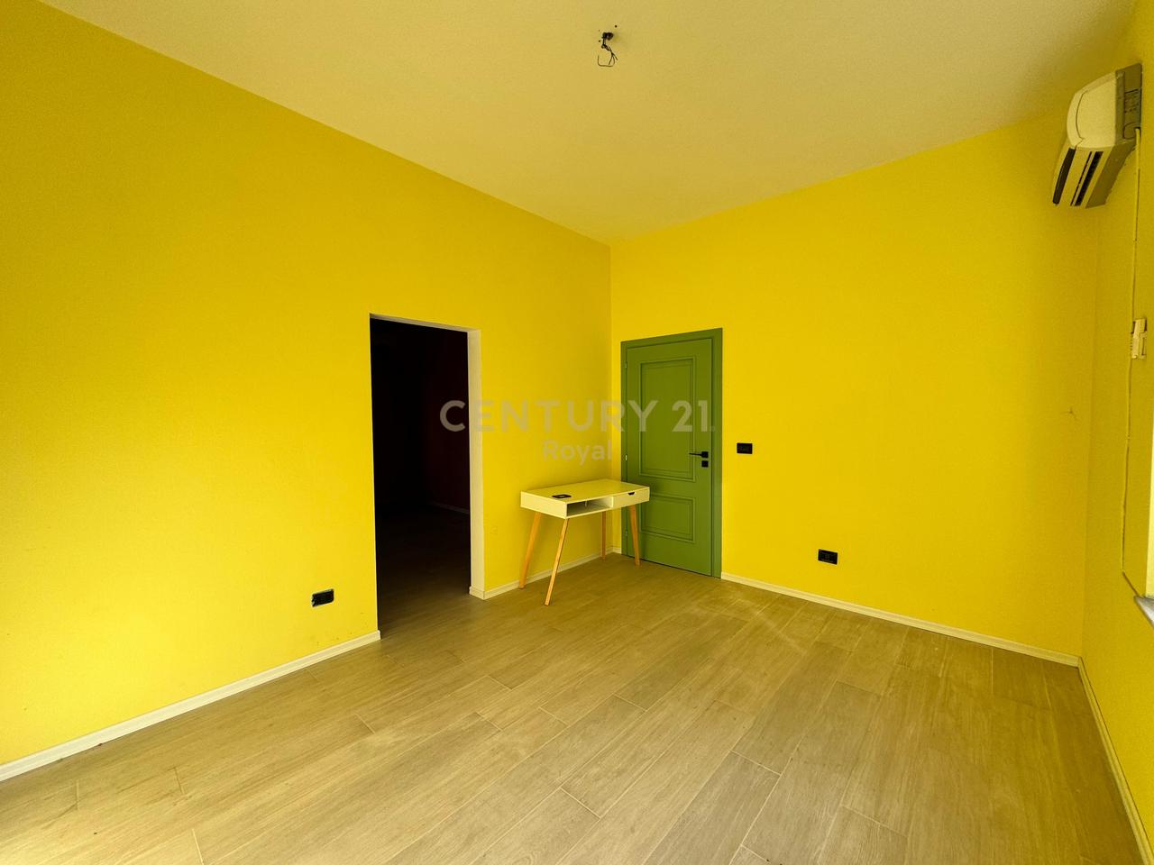 Villa in vendita vicino all'Ospedale Regionale di Durrës - €280.000 | 480 m²