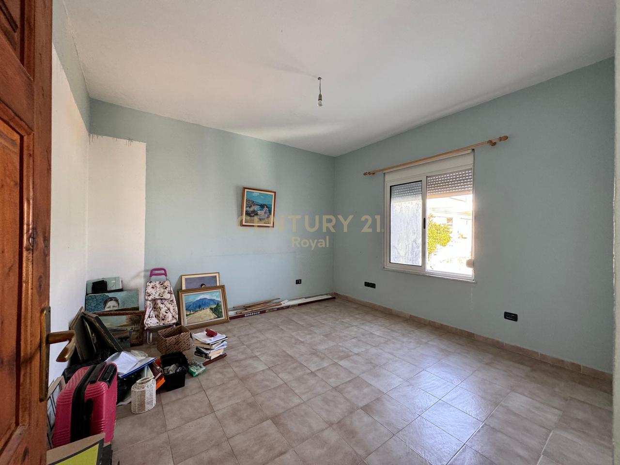 Villa in vendita vicino all'Ospedale Regionale di Durrës - €280.000 | 480 m²