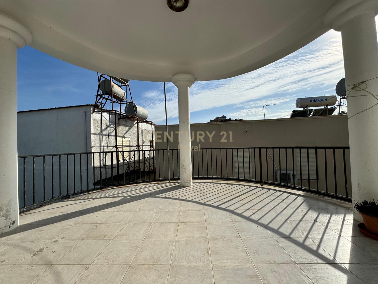 Villa in vendita vicino all'Ospedale Regionale di Durrës - €280.000 | 480 m²