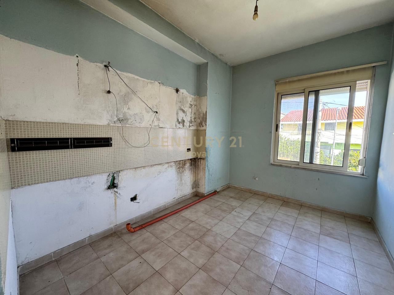 Villa in vendita vicino all'Ospedale Regionale di Durrës - €280.000 | 480 m²