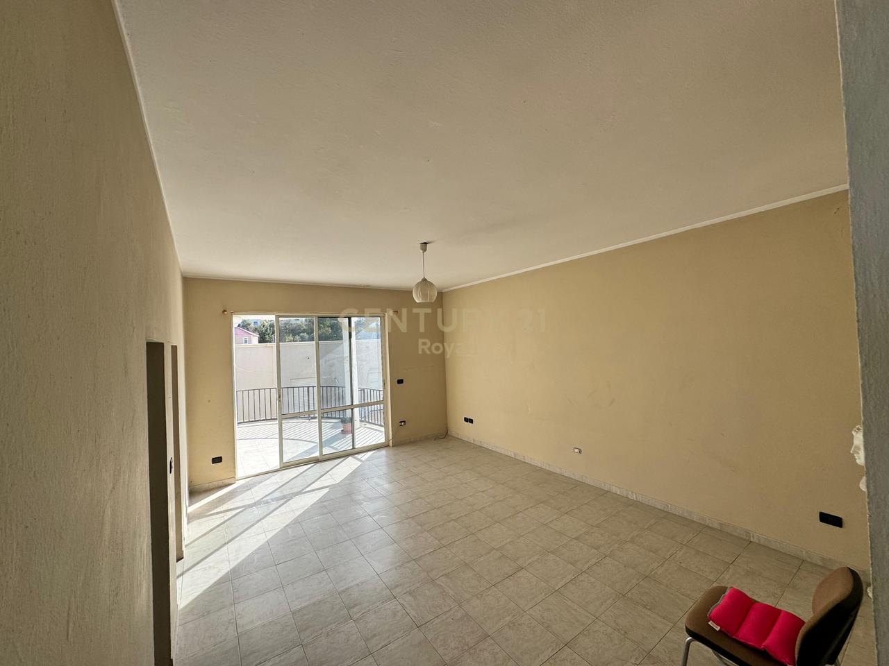 Villa in vendita vicino all'Ospedale Regionale di Durrës - €280.000 | 480 m²