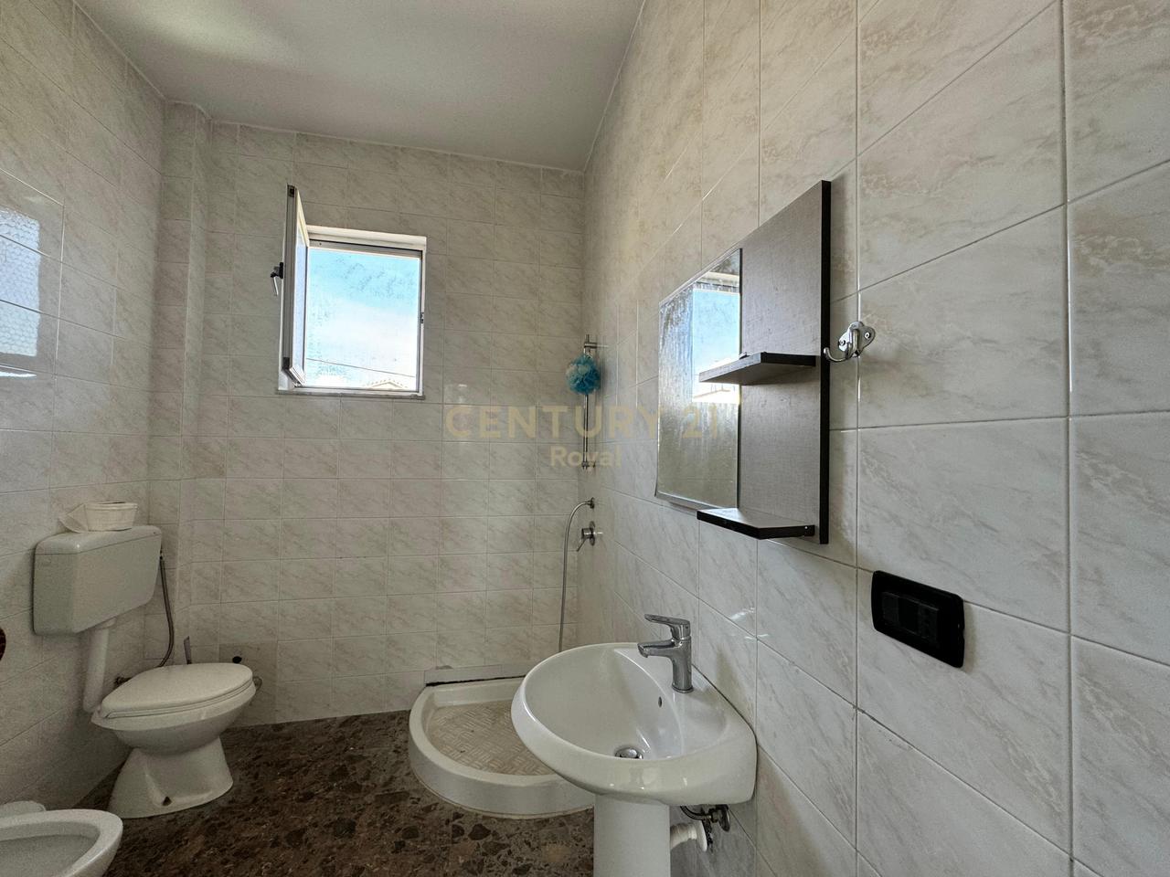 Villa in vendita vicino all'Ospedale Regionale di Durrës - €280.000 | 480 m²