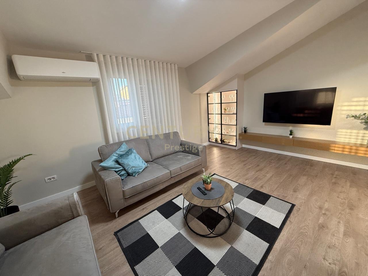 IN AFFITTO TERZO PIANO VILLA MODERNA + POSTO AUTO, NELLA CITTÀ STUDENTESCA!