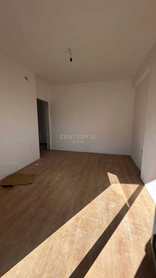 For sale 2+1+2 in Kamez.