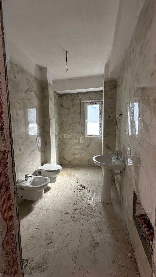 For sale 2+1+2 in Kamez.