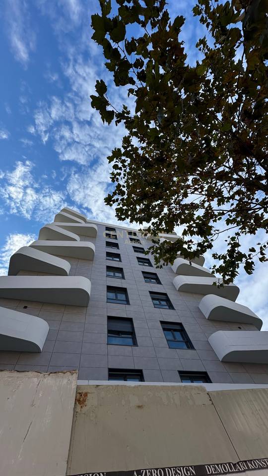 For sale 2+1+2 in Kamez.