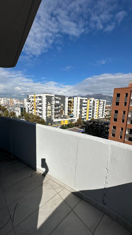 For sale 2+1+2 in Kamez.