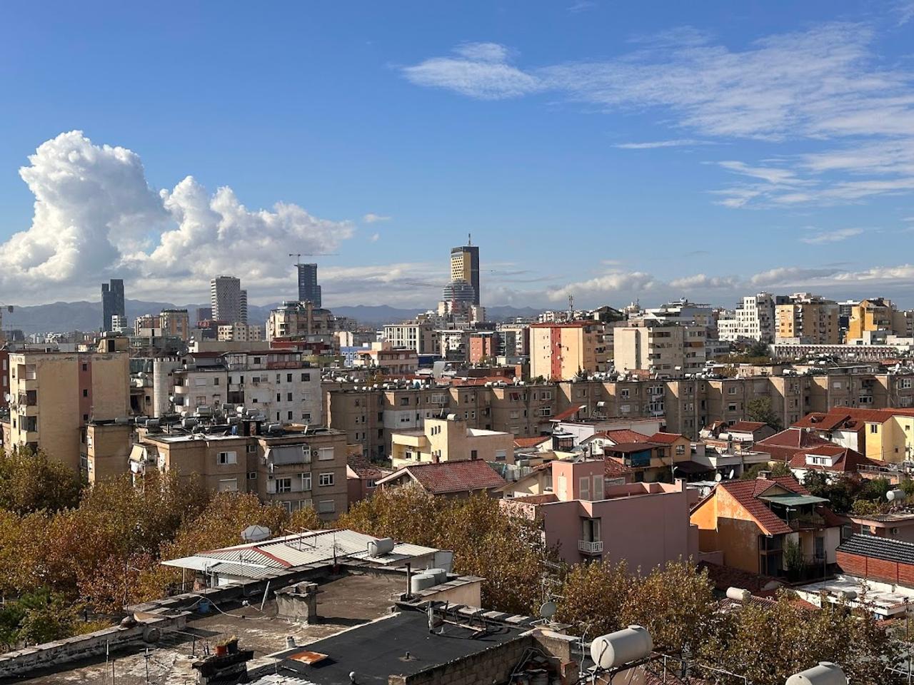 PER QIRA APARTAMENT 1+1 TEK FUSHA E ALI DEMIT !