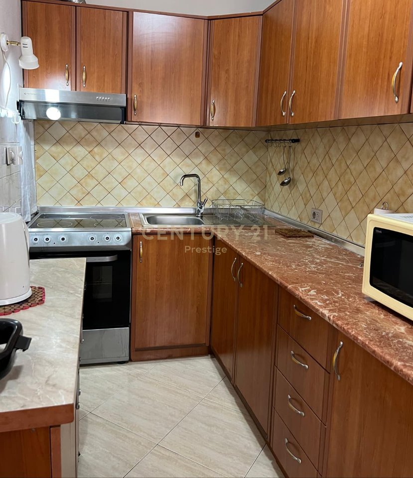 APARTAMENT 2+1 ME QIRA, PRANE AMBASADES AMERIKANE, TIRANE!