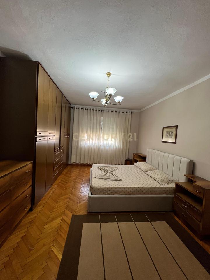 APARTAMENT 2+1 ME QIRA, PRANE AMBASADES AMERIKANE, TIRANE!