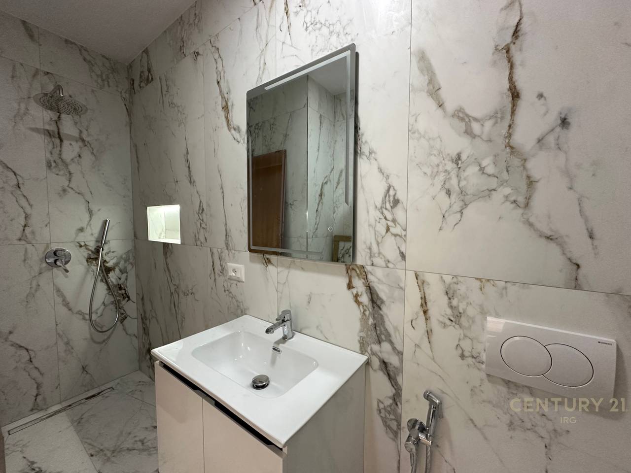 Apartament 2+1 ne Astir, tek 2 Palmat!