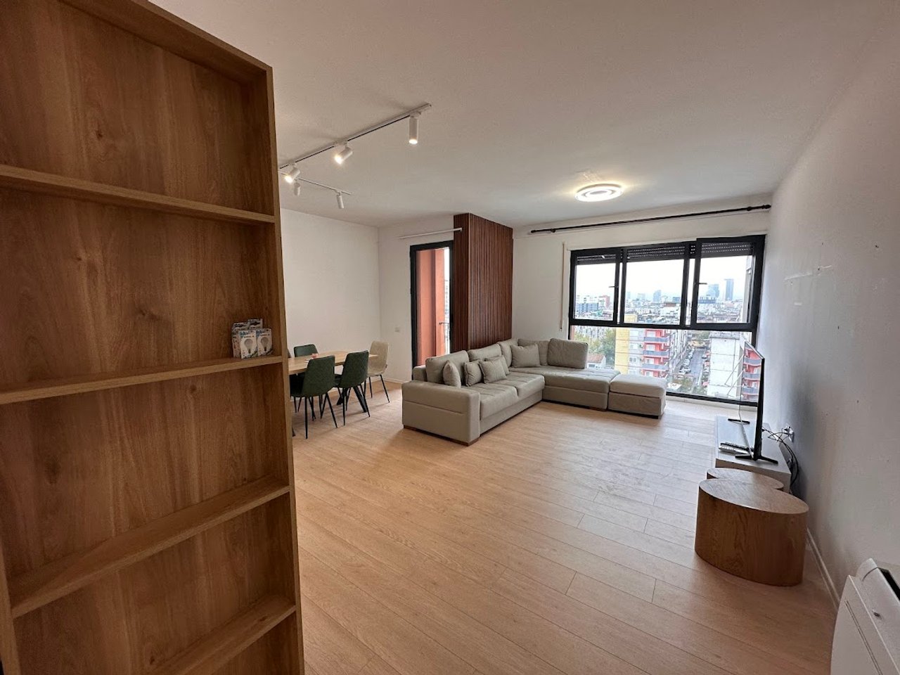 JEPET ME QIRA APARTAMENT 2+1+2 + POST PARKIMI TEK KOMPLEKSI ASL !