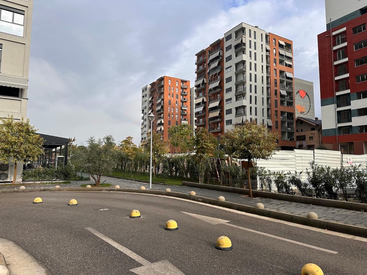 JEPET ME QIRA APARTAMENT 2+1+2 + POST PARKIMI TEK KOMPLEKSI ASL !