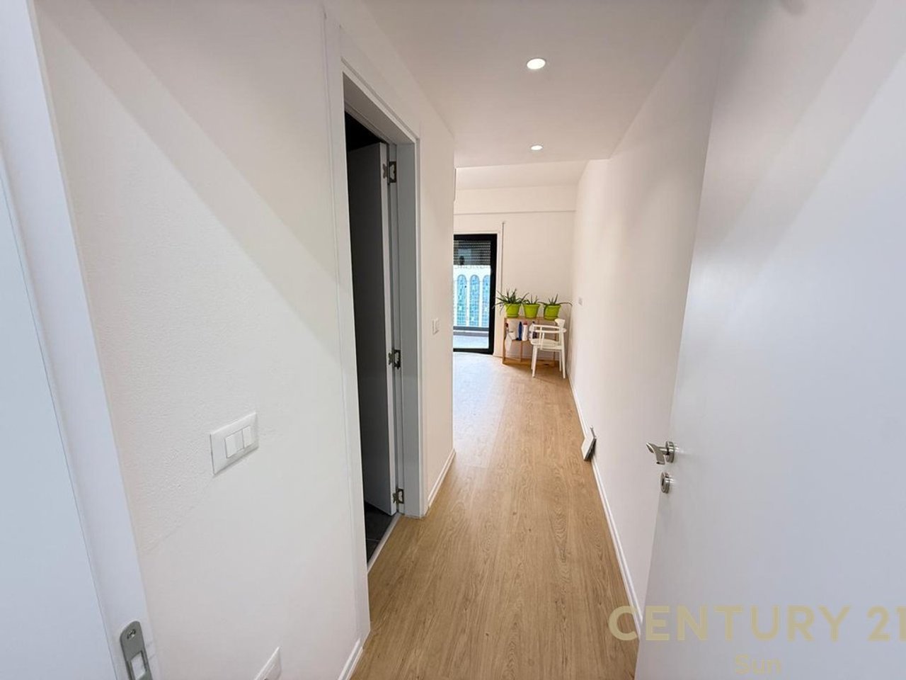 Studio+Zyra 3+3 Me Qira në Rrugen e Kavajës!